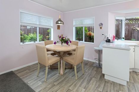 Photo of property in 2/100 Rhinevale Close, Henderson, Auckland, 0612