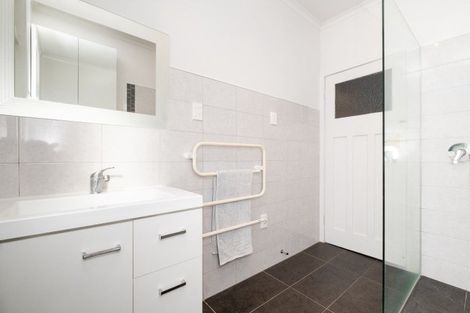 Photo of property in 900 Caroline Road, Mayfair, Hastings, 4122