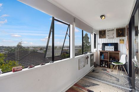 Photo of property in 1/4219 Great North Road, Glendene, Auckland, 0602