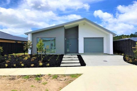 Photo of property in 39 Lumbarda Drive, Kumeu, 0810