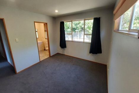 Photo of property in 2 Wardour Mews, Avonhead, Christchurch, 8042