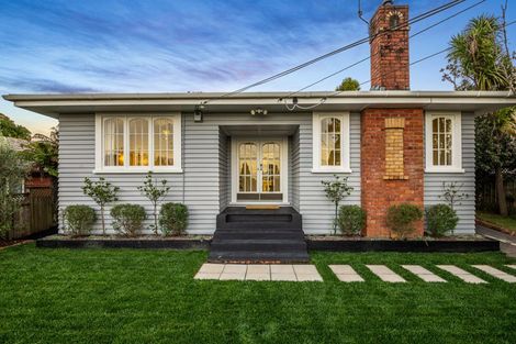 Photo of property in 5 Keystone Avenue, Mount Roskill, Auckland, 1041