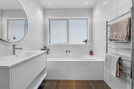 Photo of property in 43 Great West Road, Matipo Heights, Rotorua, 3015