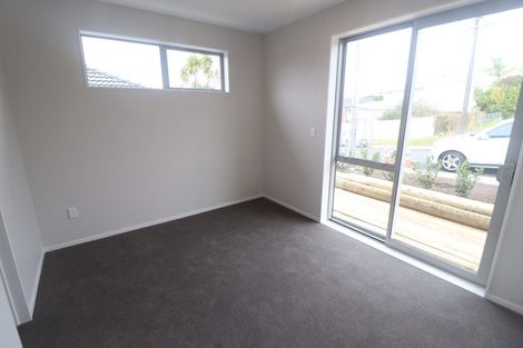 Photo of property in 2b Crystal Avenue, Te Atatu South, Auckland, 0602