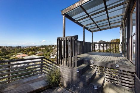 Photo of property in 2/807 East Coast Road, Northcross, Auckland, 0630