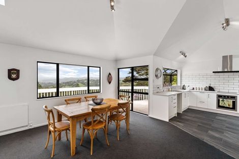 Photo of property in 292 Forest Hill Road, Waiatarua, Auckland, 0612