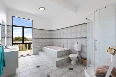 Photo of property in 292 Forest Hill Road, Waiatarua, Auckland, 0612