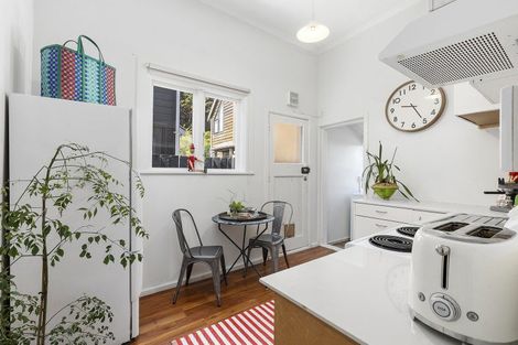 Photo of property in 96 Pirie Street, Mount Victoria, Wellington, 6011