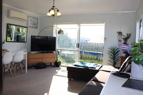 Photo of property in 8a Fordham Street, Beach Haven, Auckland, 0626