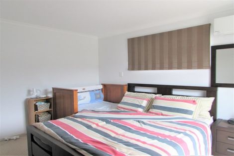 Photo of property in 42 Sunstone Crescent, Brown Owl, Upper Hutt, 5018