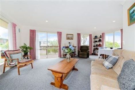 Photo of property in 17 Lasque Place, Glen Eden, Auckland, 0602