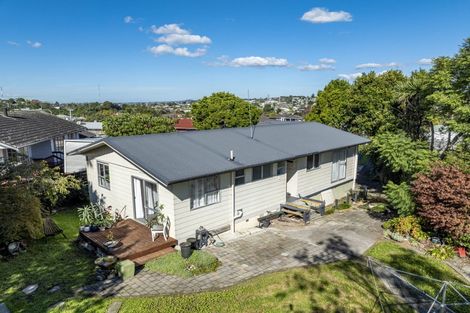 Photo of property in 13 Helleur Road, Massey, Auckland, 0614