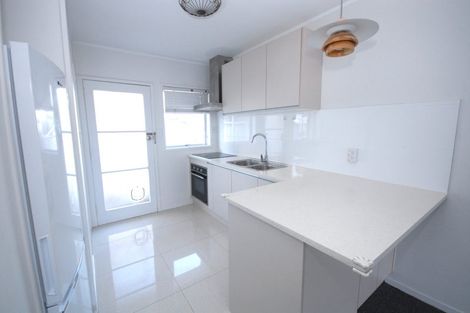 Photo of property in 2/16 Beach Road, Castor Bay, Auckland, 0620