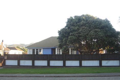 Photo of property in 10 Mana Avenue, Titahi Bay, Porirua, 5022