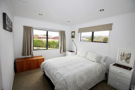 Photo of property in 18 Ringwood Place, Whitianga, 3510