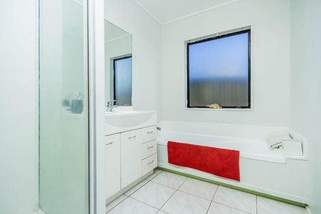 Photo of property in 2/238 Sunset Road, Windsor Park, Auckland, 0632