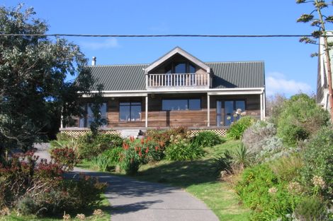 Photo of property in 14 Queens Road, Waikanae Beach, Waikanae, 5036