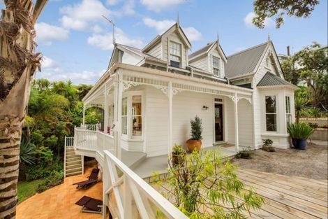 Photo of property in 36 Queen Street, Northcote Point, Auckland, 0627
