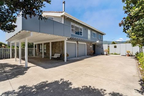 Photo of property in 106 Field Way, Waikanae Beach, Waikanae, 5036