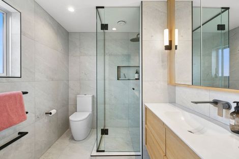 Photo of property in 91 Paynters Avenue, Strandon, New Plymouth, 4312