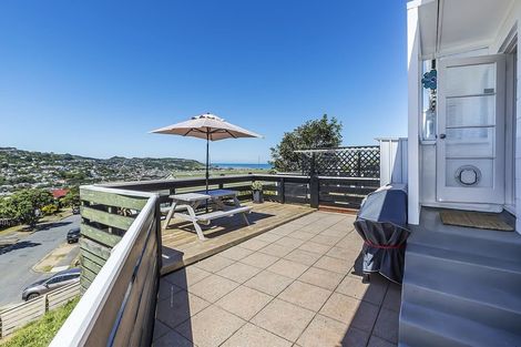 Photo of property in 52 Akaroa Drive, Maupuia, Wellington, 6022