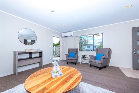 Photo of property in 30 Ginders Drive, Massey, Auckland, 0614