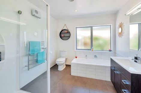 Photo of property in 140 Webber Road, South Head, Helensville, 0874