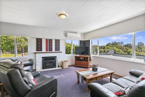 Photo of property in 17 Padnell Crescent, Paparangi, Wellington, 6037