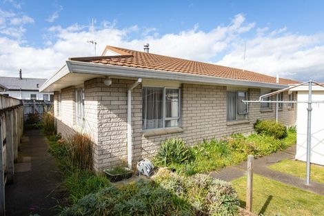 Photo of property in 5 Gladstone Street, Dannevirke, 4930