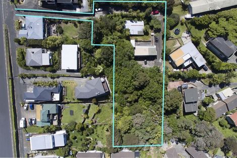 Photo of property in 323 Glenfield Road, Glenfield, Auckland, 0629