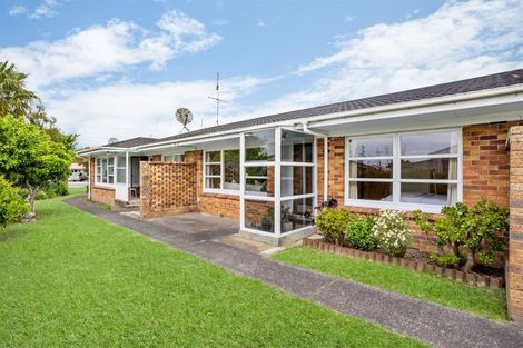 Photo of property in 2/1 Ocean View Road, Hillcrest, Auckland, 0627