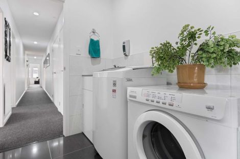 Photo of property in 35 Hamon Place, Pukehangi, Rotorua, 3015