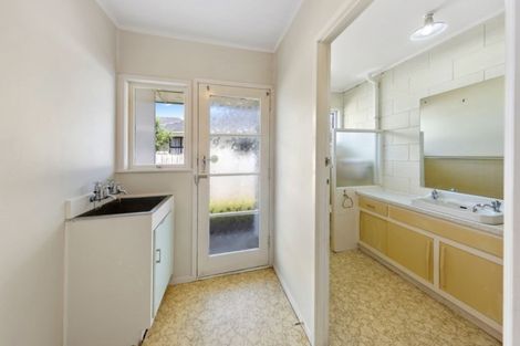Photo of property in 2/55 Orams Road, Hillpark, Auckland, 2102
