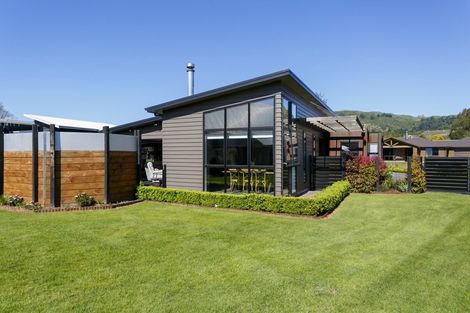 Photo of property in 2 Cabbage Tree Grove, Kinloch, Taupo, 3377