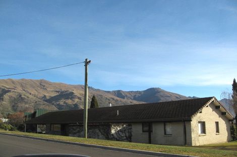 Photo of property in 46 Kennedy Crescent, Wanaka, 9305
