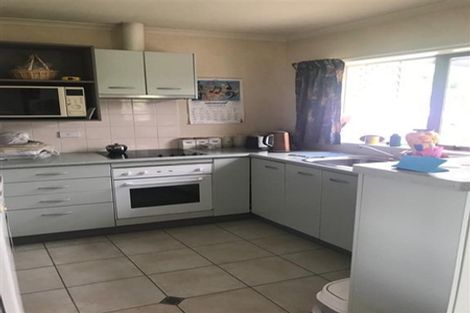 Photo of property in 94 Riverton Drive, Randwick Park, Auckland, 2105