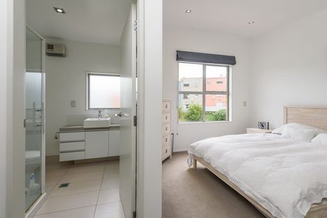 Photo of property in 46 Saddleback Grove, Karori, Wellington, 6012