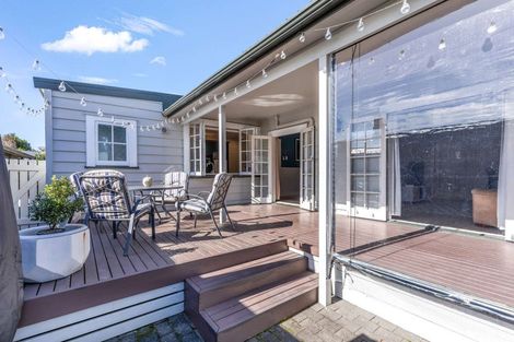 Photo of property in 8 Cochrane Street, Fairy Springs, Rotorua, 3015