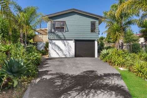 Photo of property in 9 Hale Crescent, Bayview, Auckland, 0629