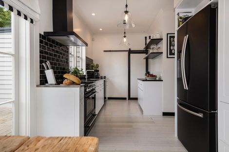 Photo of property in 155 Victoria Street, Cambridge, 3434