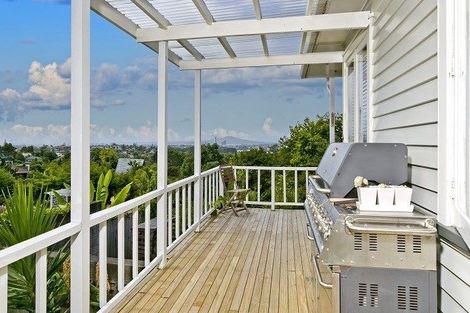 Photo of property in 255 Glenfield Road, Hillcrest, Auckland, 0627