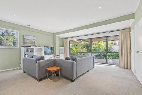 Photo of property in 6 Langstone Place, Chatswood, Auckland, 0626
