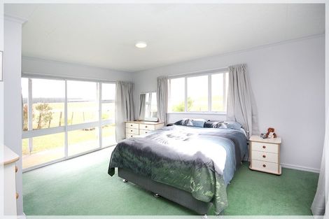 Photo of property in 6 Watchorn Place, Foxton Beach, Foxton, 4815