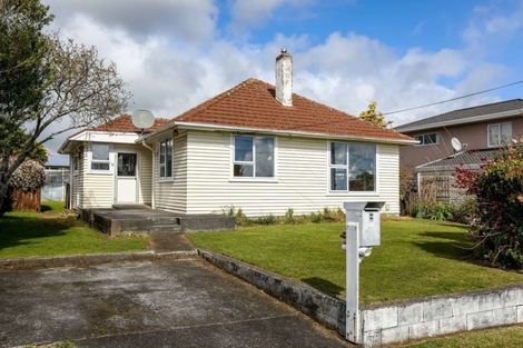 Photo of property in 6 Union Street, Merrilands, New Plymouth, 4312