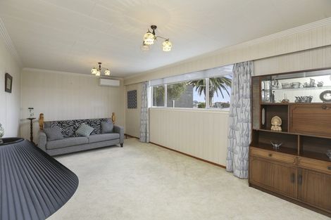 Photo of property in 2/305 Devon Street West, New Plymouth, 4310