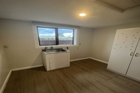 Photo of property in 32 Avonhead Road, Avonhead, Christchurch, 8042