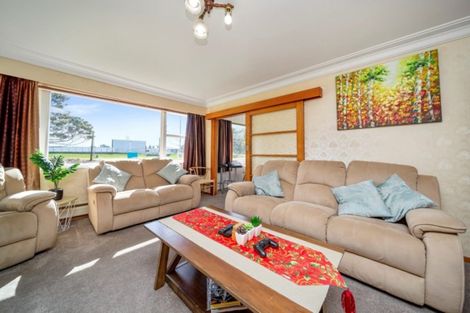 Photo of property in 52 Clawton Street, Westown, New Plymouth, 4310