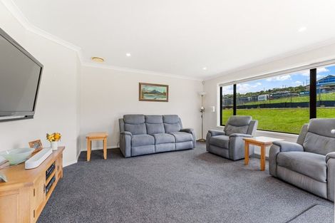 Photo of property in 13 Te Awa Place, Red Beach, 0932