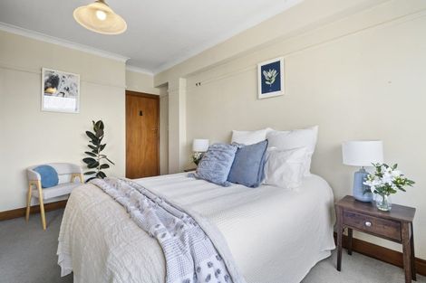 Photo of property in Owd Trafford Flats, 17 Brougham Street, Mount Victoria, Wellington, 6011