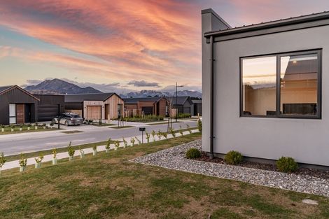 Photo of property in 39 Obelisk Street, Wanaka, 9305